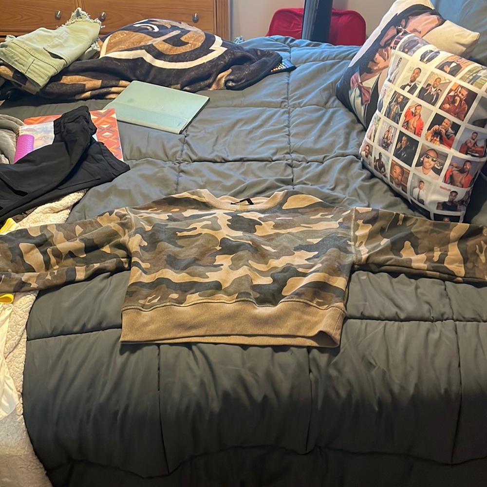 Cropped camo long sleeve
